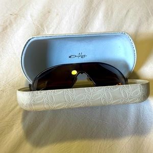 Womens Oakley sunglasses. Brown.